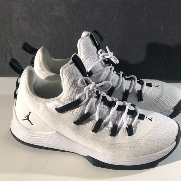 (Pre-Owned) Jordan Ultra Fly 2 low white and black - Picture 7 of 12